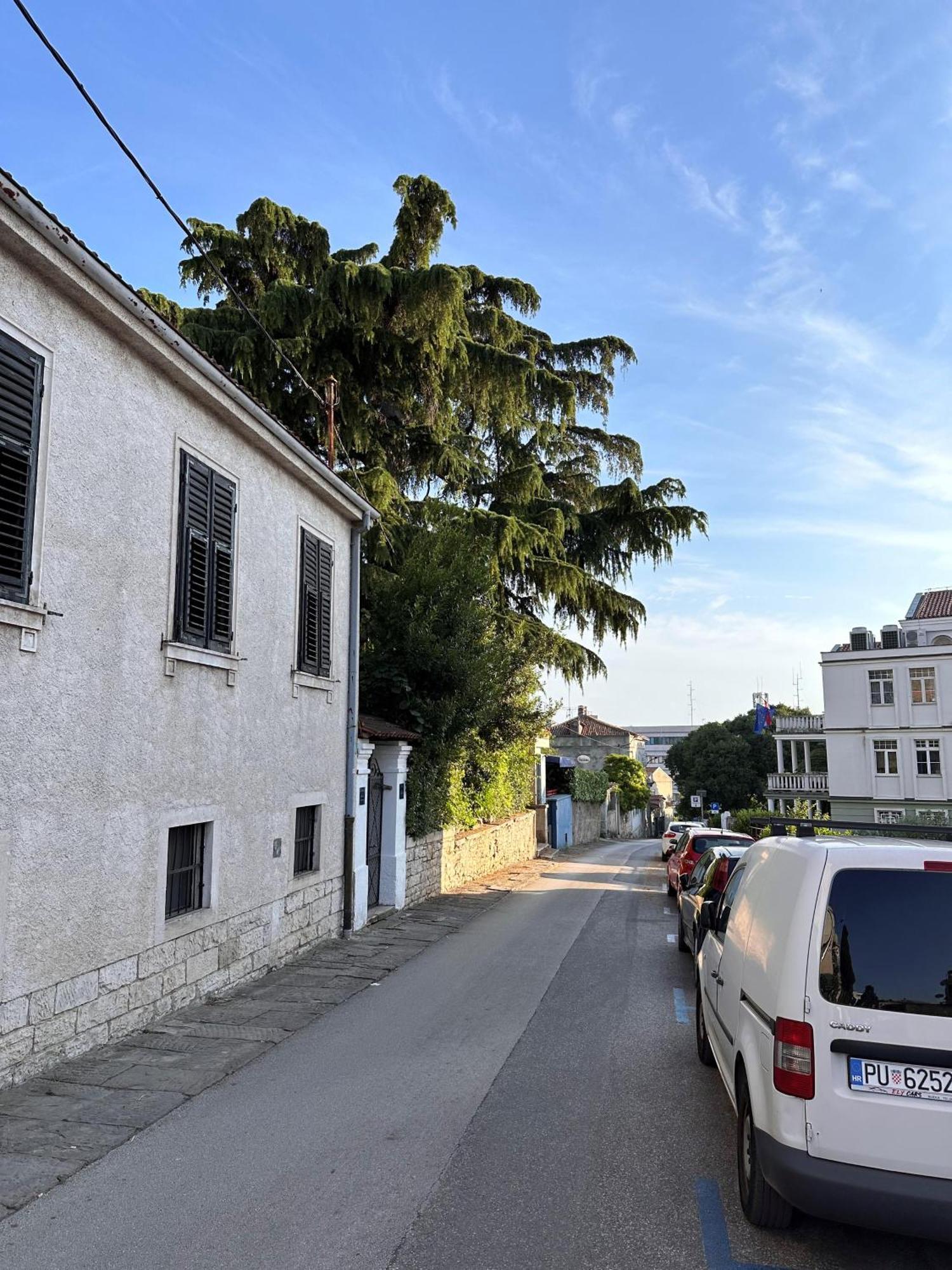 Lux Apartments In Downtown Pula Exterior foto