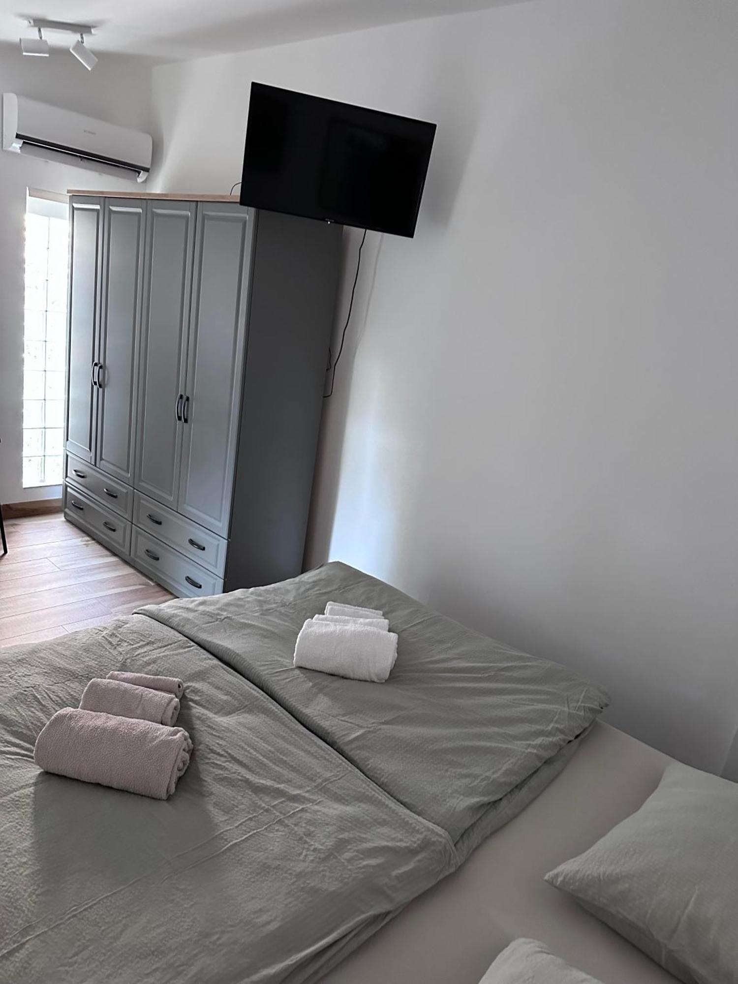 Lux Apartments In Downtown Pula Exterior foto